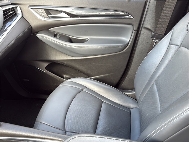 Buick Enclave Vehicle Full-screen Gallery Image 28