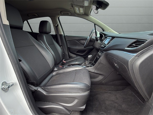 Buick Encore Vehicle Full-screen Gallery Image 11