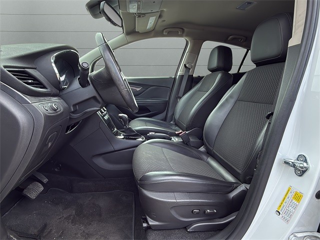 Buick Encore Vehicle Full-screen Gallery Image 15