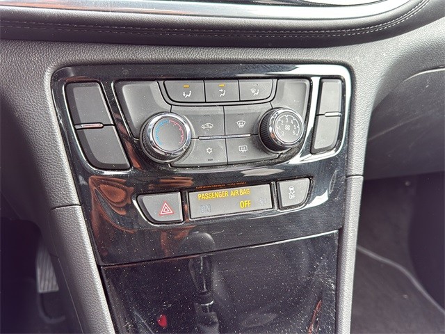 Buick Encore Vehicle Full-screen Gallery Image 24