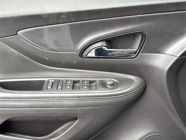 Buick Encore Vehicle Full-screen Gallery Image 28