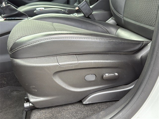 Buick Encore Vehicle Full-screen Gallery Image 29