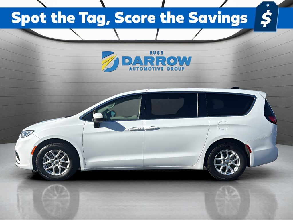 Chrysler Pacifica Vehicle Full-screen Gallery Image 02