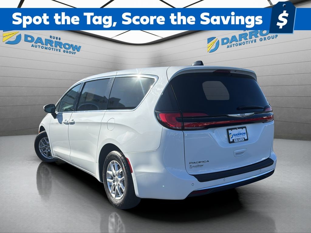 Chrysler Pacifica Vehicle Full-screen Gallery Image 03