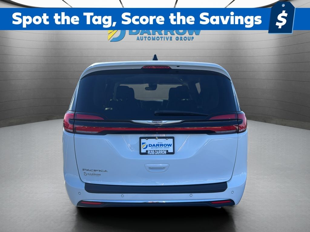 Chrysler Pacifica Vehicle Full-screen Gallery Image 04