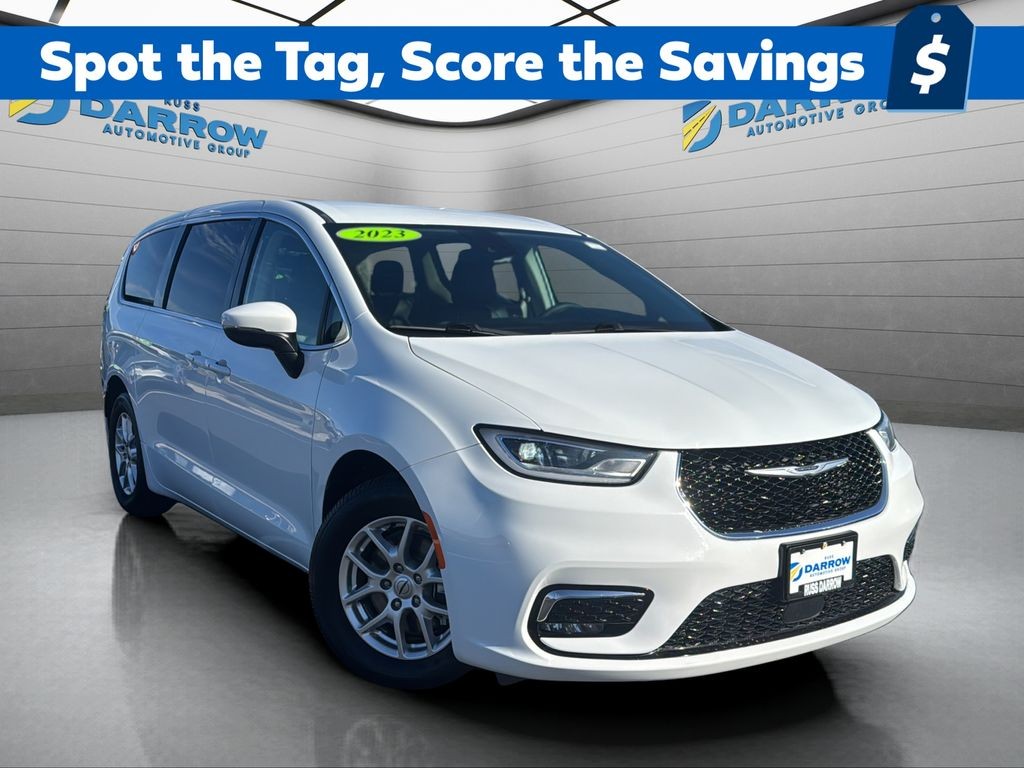 Chrysler Pacifica Vehicle Full-screen Gallery Image 07