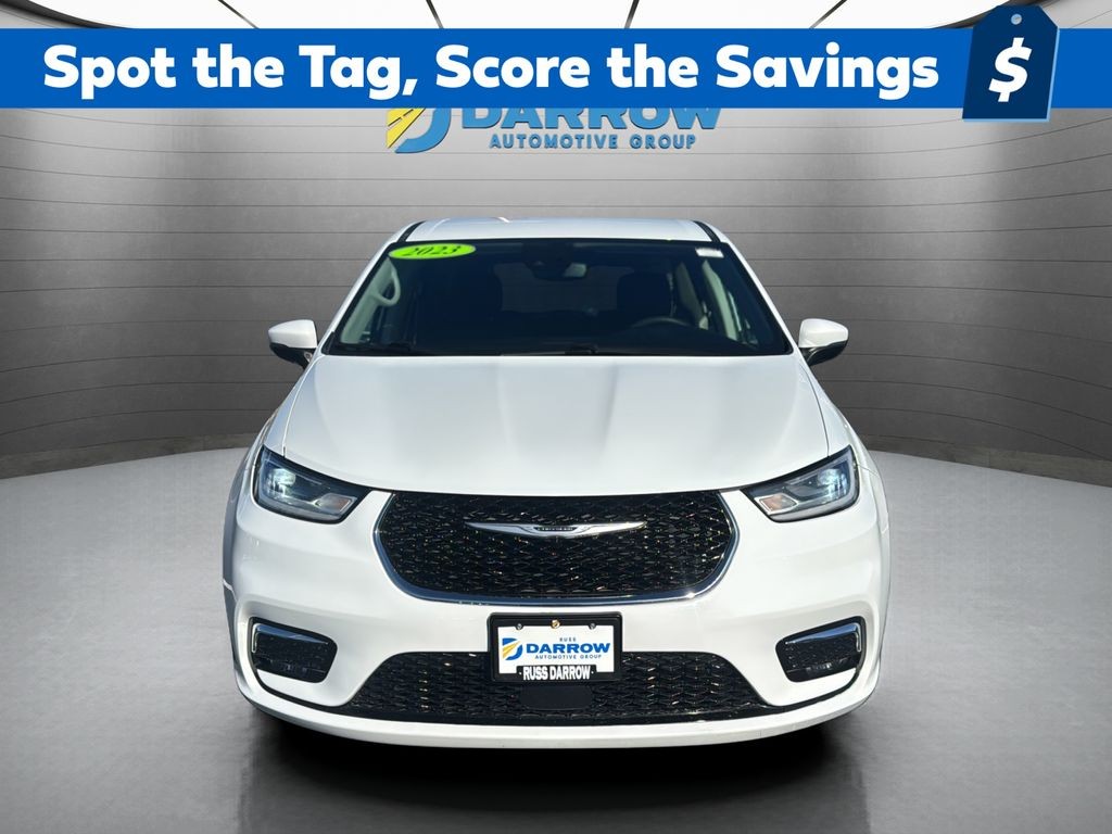 Chrysler Pacifica Vehicle Full-screen Gallery Image 08