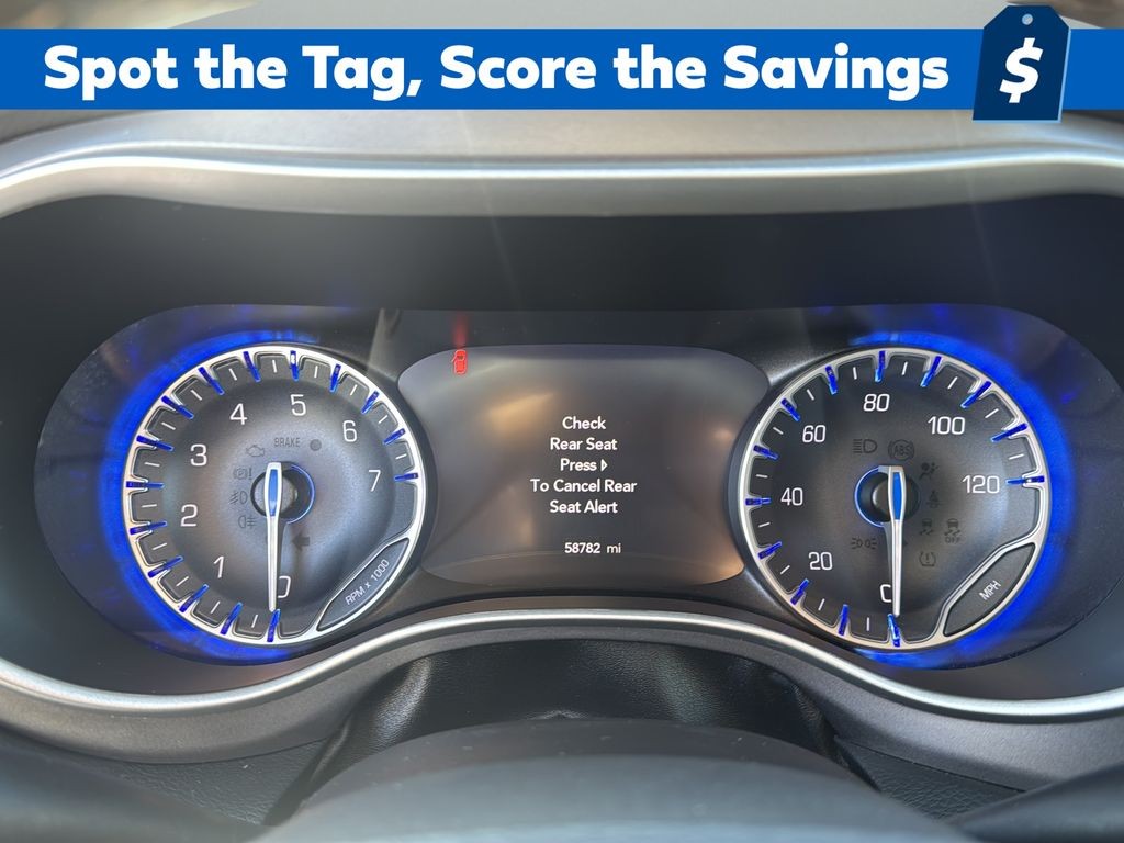 Chrysler Pacifica Vehicle Full-screen Gallery Image 16