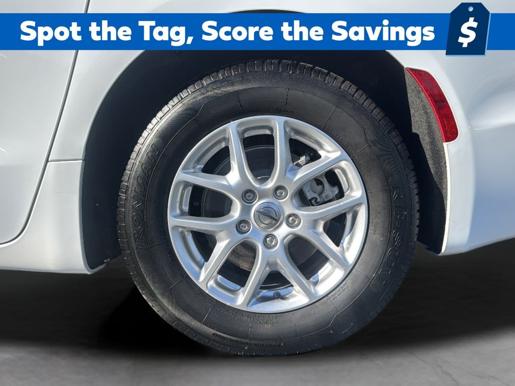 Chrysler Pacifica Vehicle Full-screen Gallery Image 20