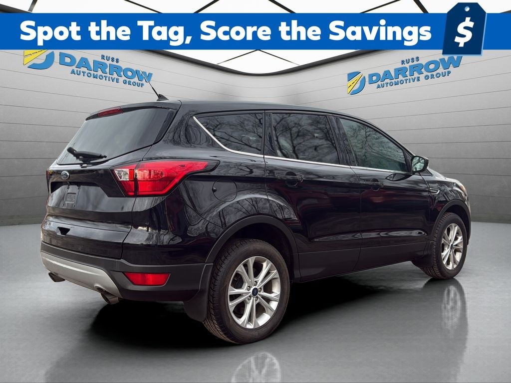 Ford Escape Vehicle Full-screen Gallery Image 05