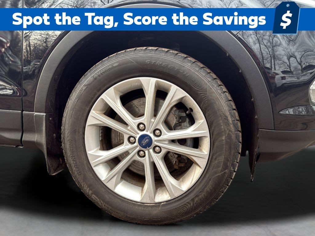 Ford Escape Vehicle Full-screen Gallery Image 09