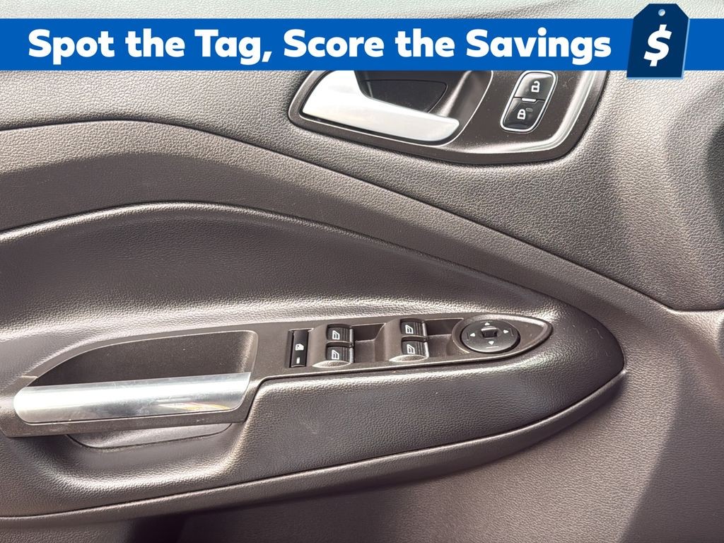 Ford Escape Vehicle Full-screen Gallery Image 25