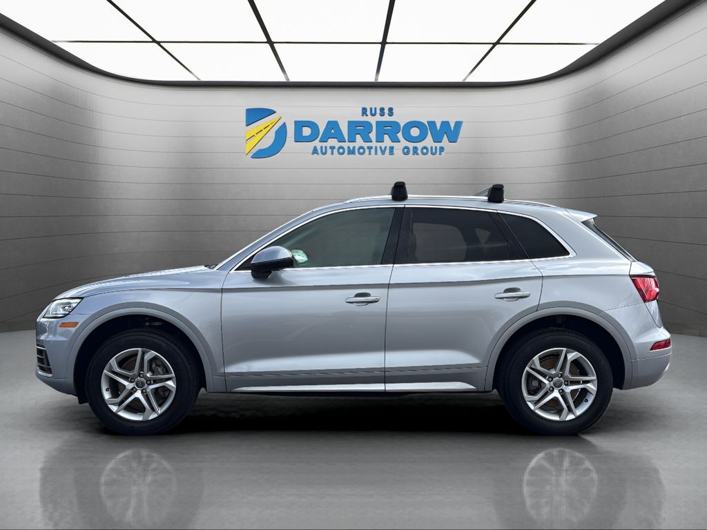 Audi Q5 Vehicle Full-screen Gallery Image 02