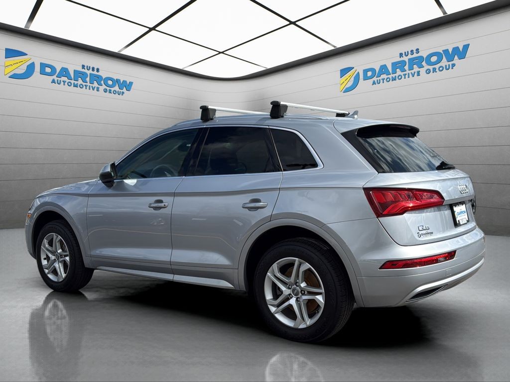Audi Q5 Vehicle Full-screen Gallery Image 03