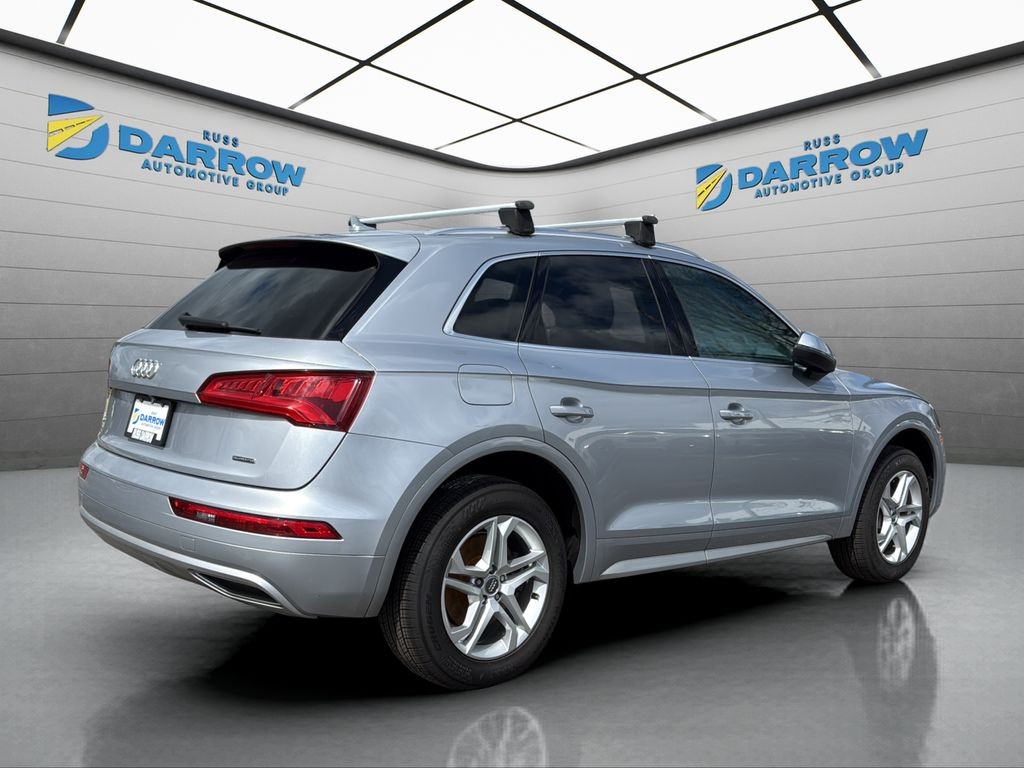 Audi Q5 Vehicle Full-screen Gallery Image 05