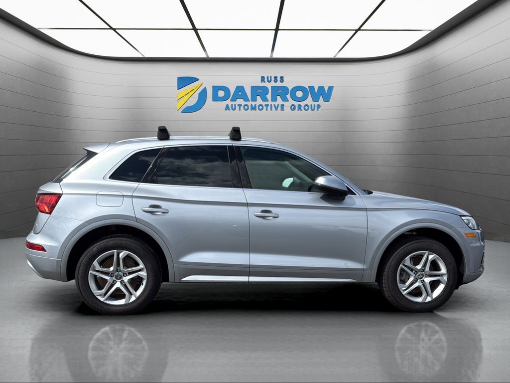 Audi Q5 Vehicle Full-screen Gallery Image 06