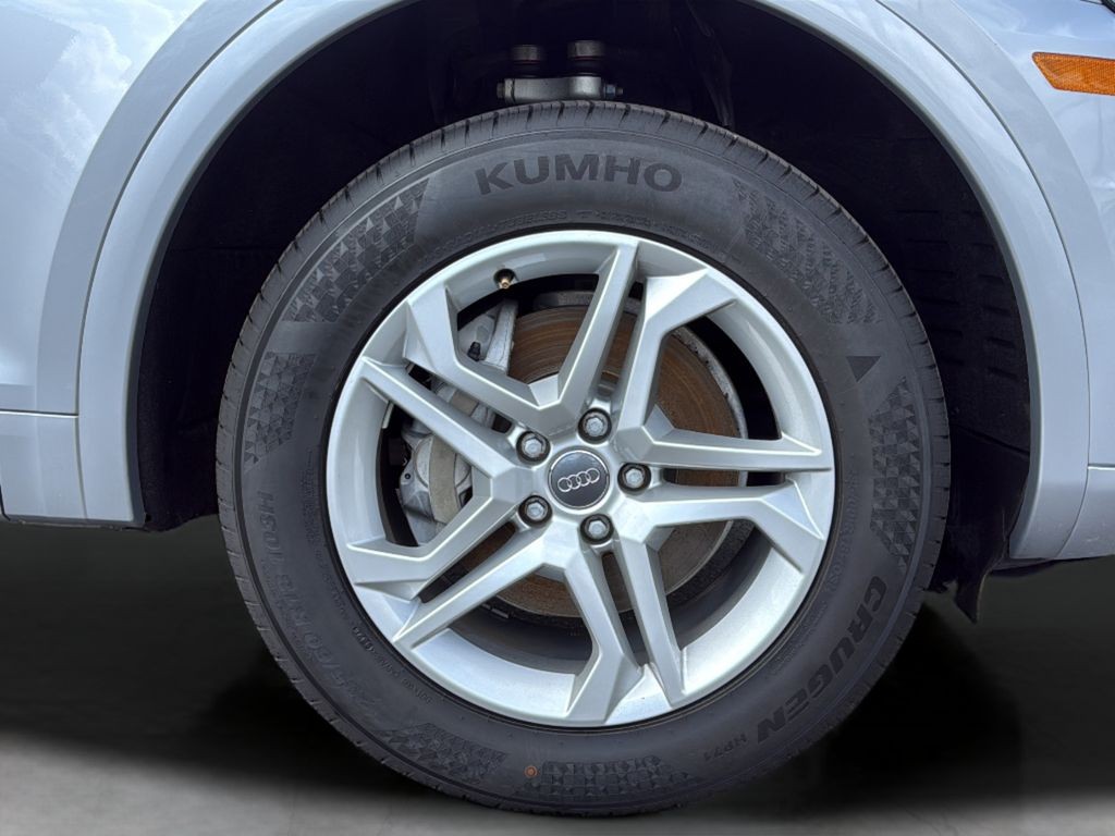 Audi Q5 Vehicle Full-screen Gallery Image 09