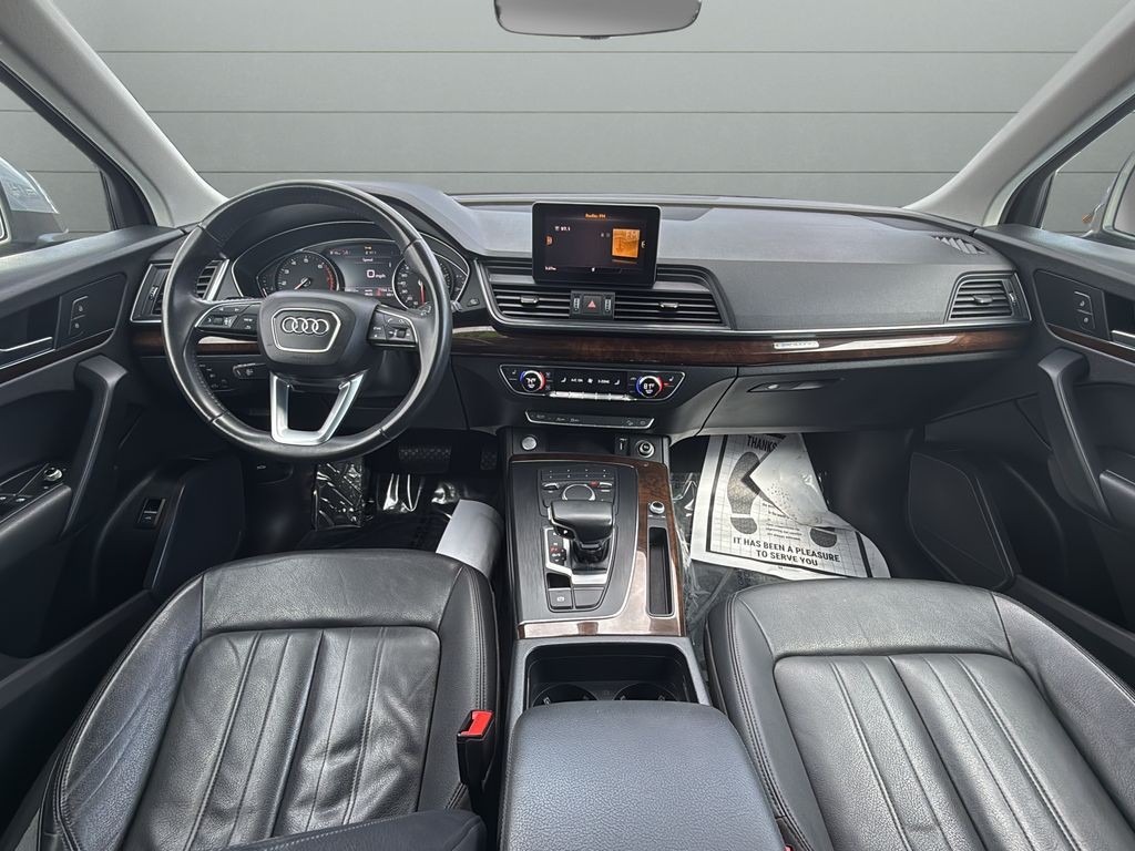 Audi Q5 Vehicle Full-screen Gallery Image 15