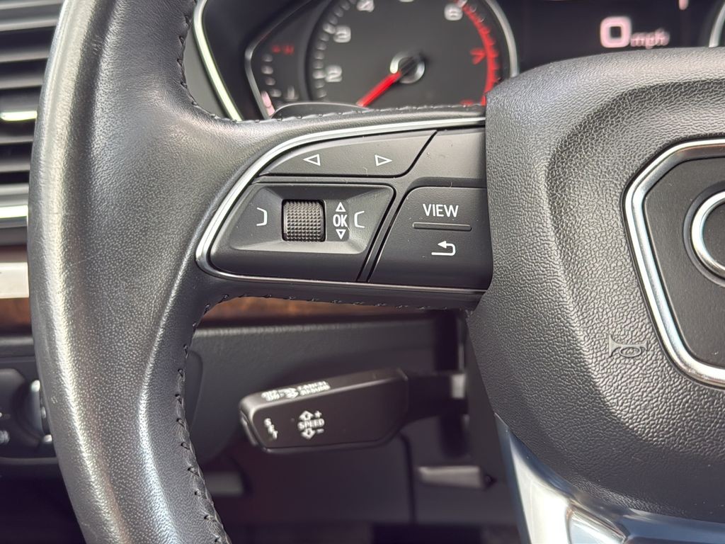 Audi Q5 Vehicle Full-screen Gallery Image 17