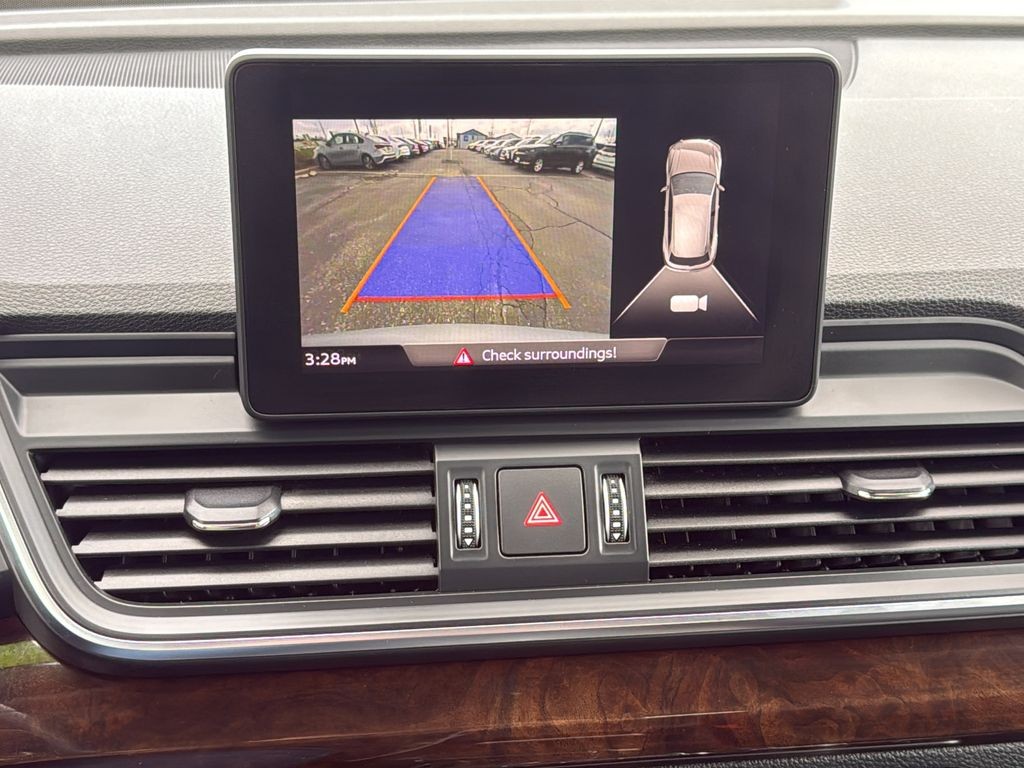 Audi Q5 Vehicle Full-screen Gallery Image 20