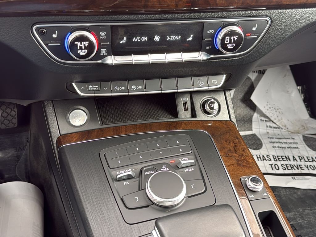 Audi Q5 Vehicle Full-screen Gallery Image 21