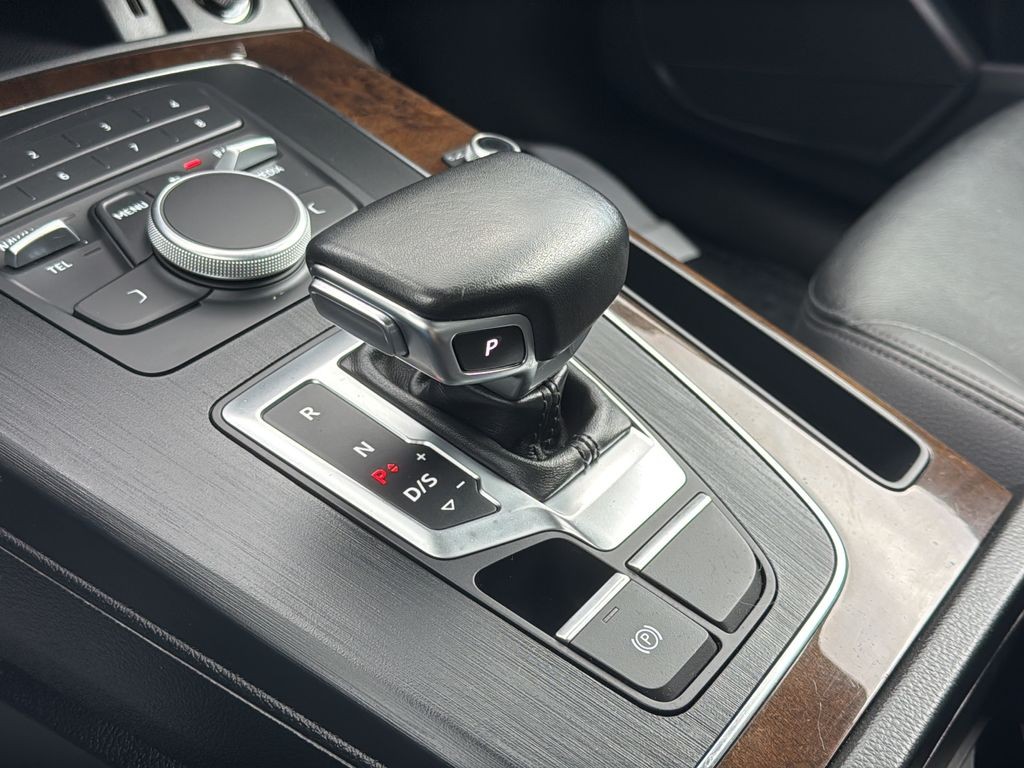 Audi Q5 Vehicle Full-screen Gallery Image 22