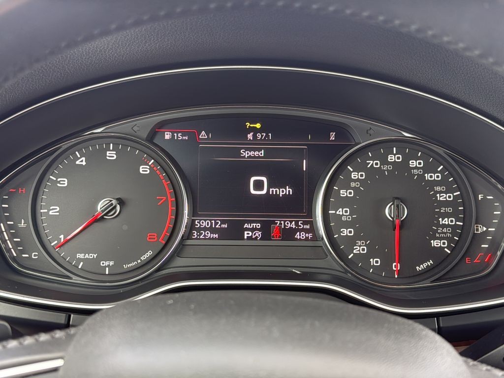 Audi Q5 Vehicle Full-screen Gallery Image 24