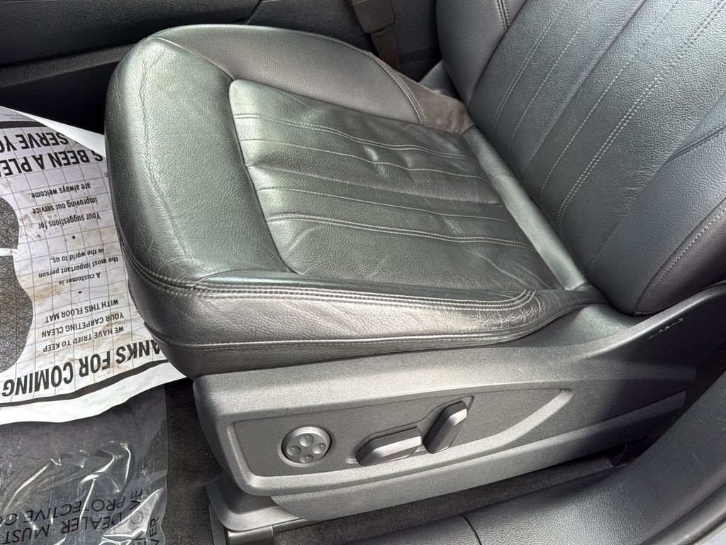 Audi Q5 Vehicle Full-screen Gallery Image 26