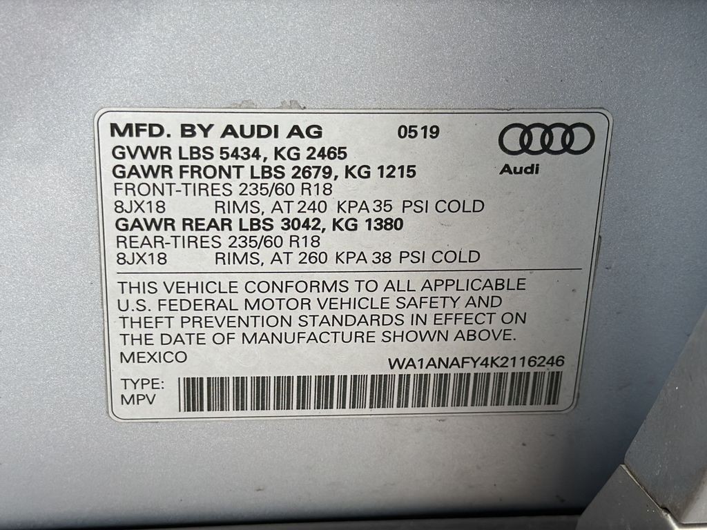 Audi Q5 Vehicle Full-screen Gallery Image 27