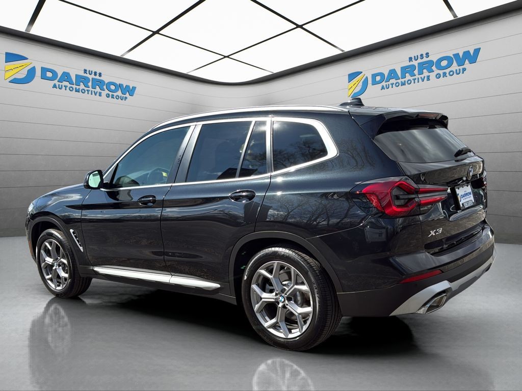 BMW X3 Vehicle Full-screen Gallery Image 03