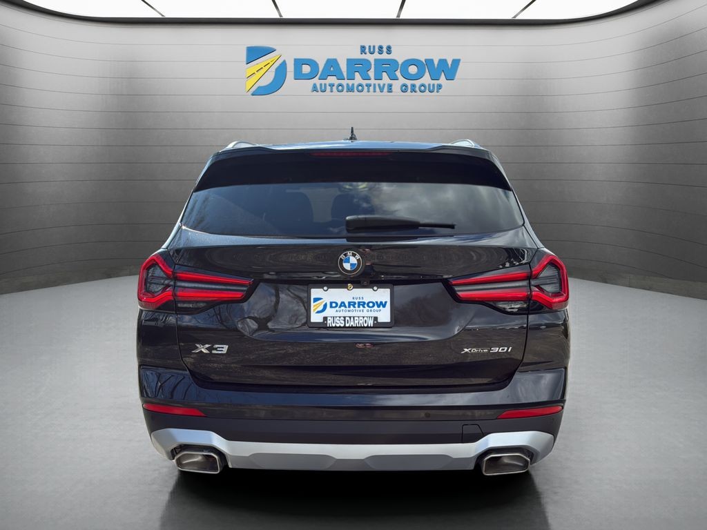 BMW X3 Vehicle Full-screen Gallery Image 04