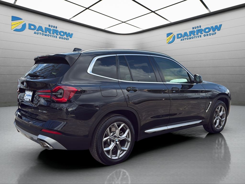 BMW X3 Vehicle Full-screen Gallery Image 05