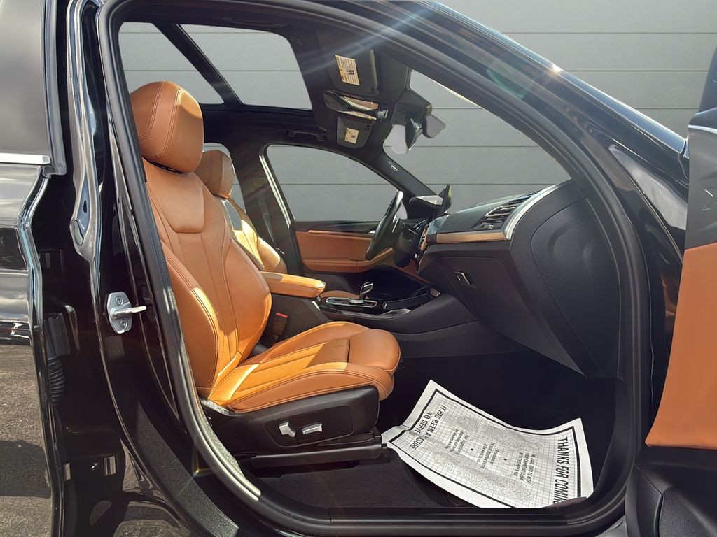 BMW X3 Vehicle Full-screen Gallery Image 10