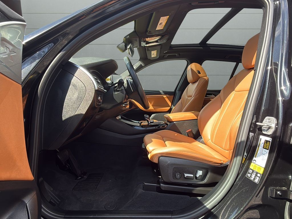 BMW X3 Vehicle Full-screen Gallery Image 13