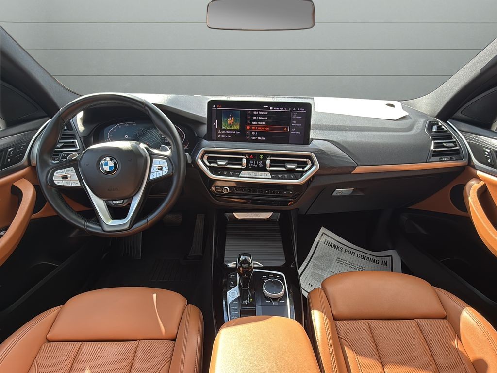 BMW X3 Vehicle Full-screen Gallery Image 16