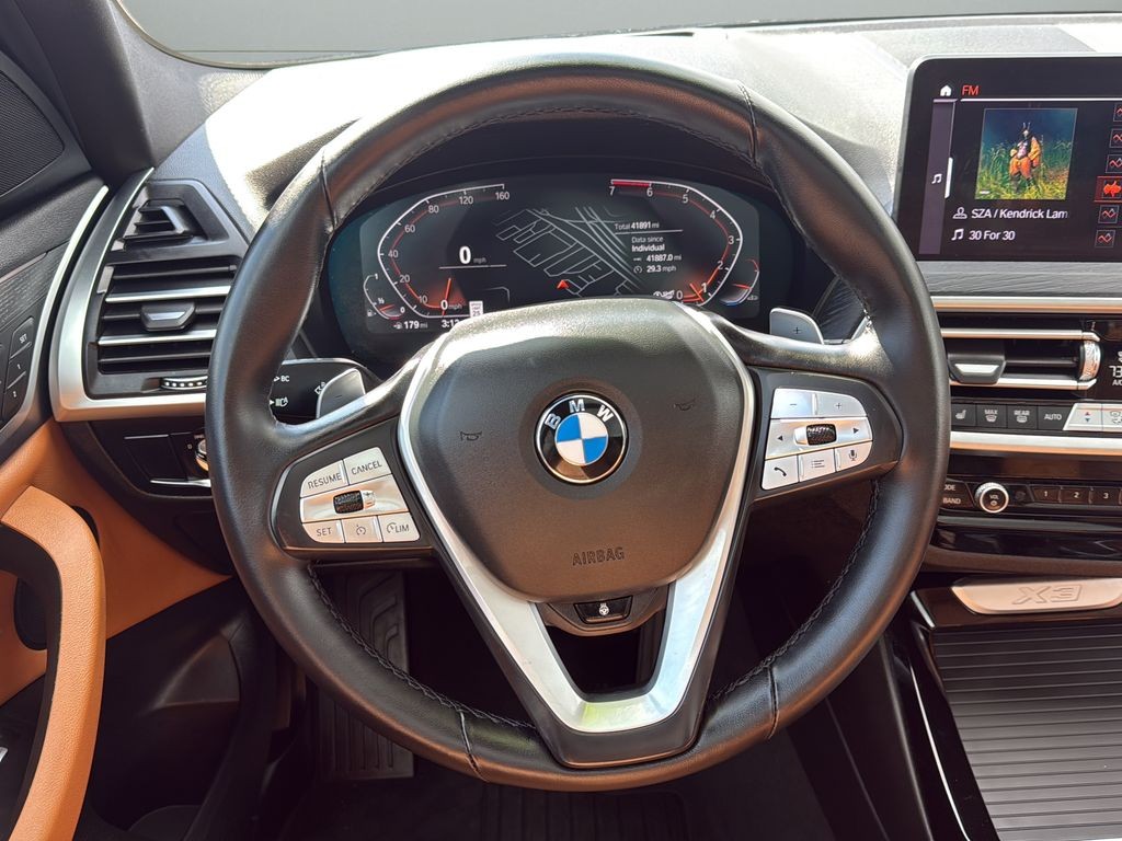 BMW X3 Vehicle Full-screen Gallery Image 17