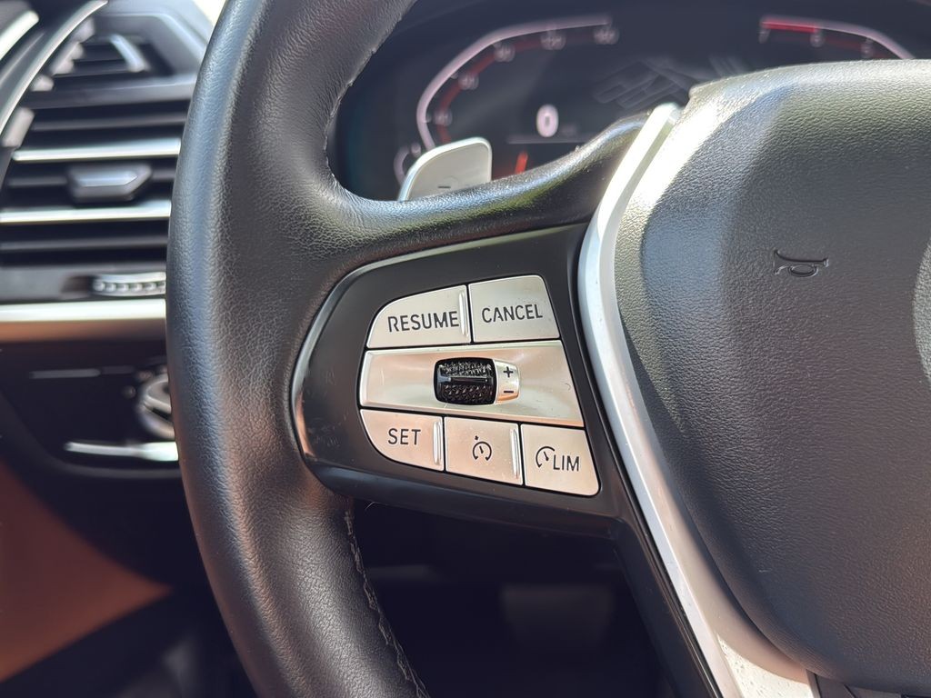 BMW X3 Vehicle Full-screen Gallery Image 18