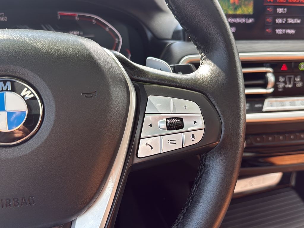 BMW X3 Vehicle Full-screen Gallery Image 19