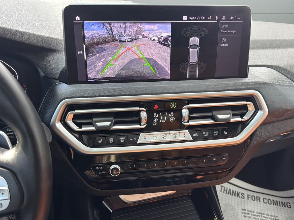 BMW X3 Vehicle Full-screen Gallery Image 21