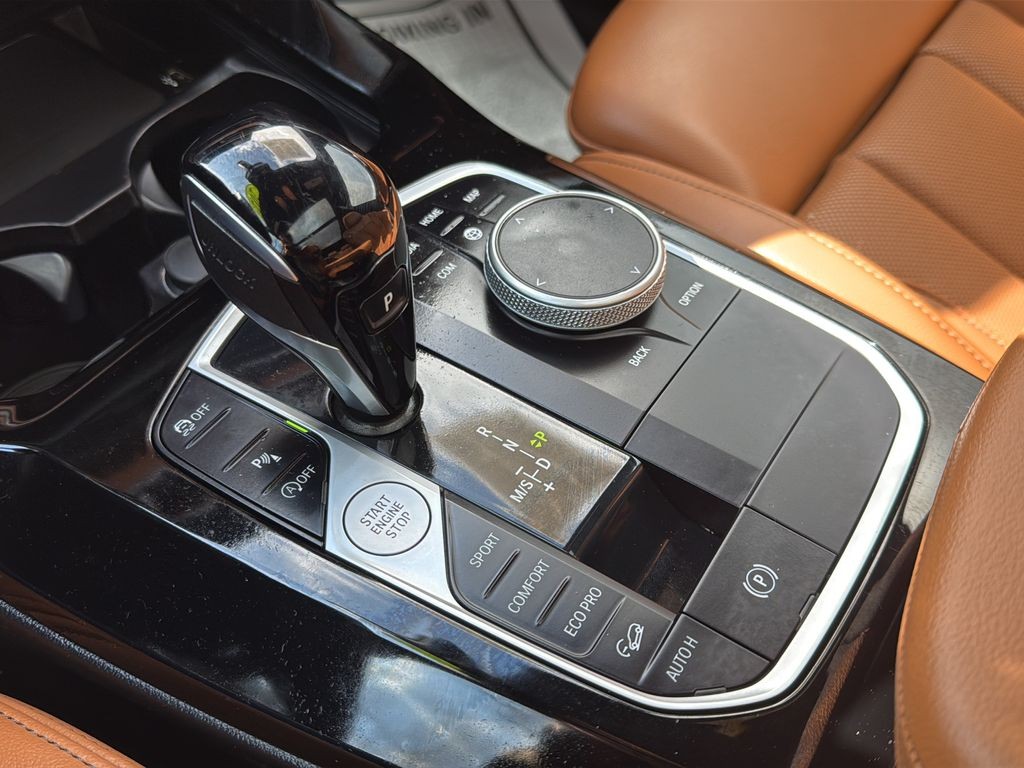 BMW X3 Vehicle Full-screen Gallery Image 22