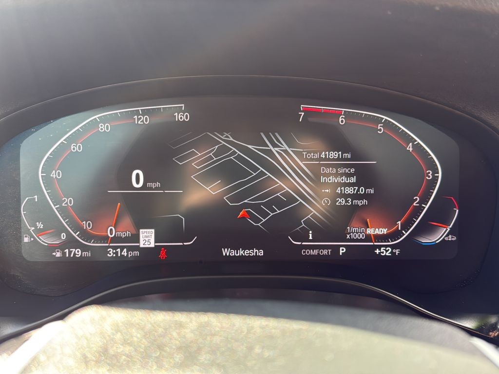 BMW X3 Vehicle Full-screen Gallery Image 24