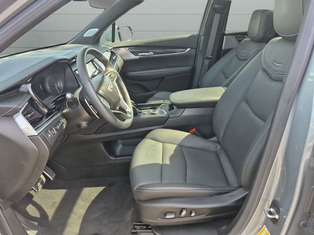 Cadillac XT6 Vehicle Full-screen Gallery Image 09