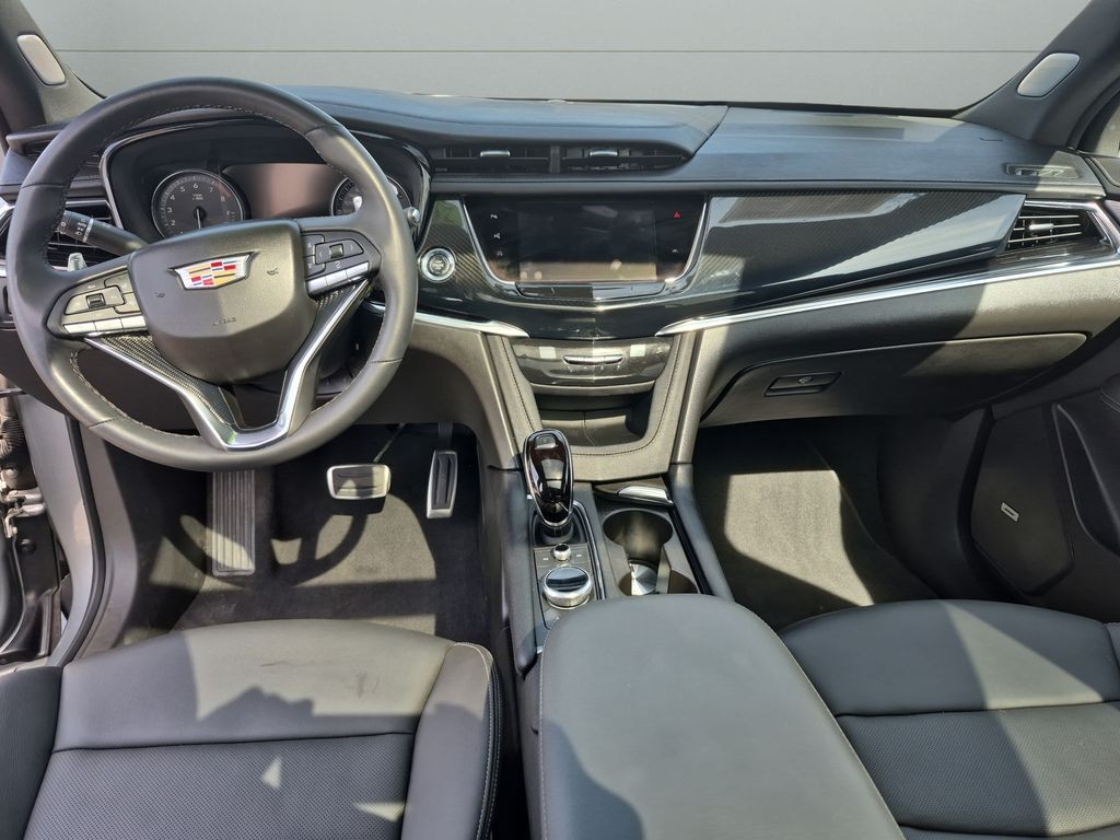 Cadillac XT6 Vehicle Full-screen Gallery Image 10