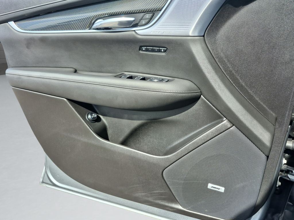 Cadillac XT6 Vehicle Full-screen Gallery Image 11