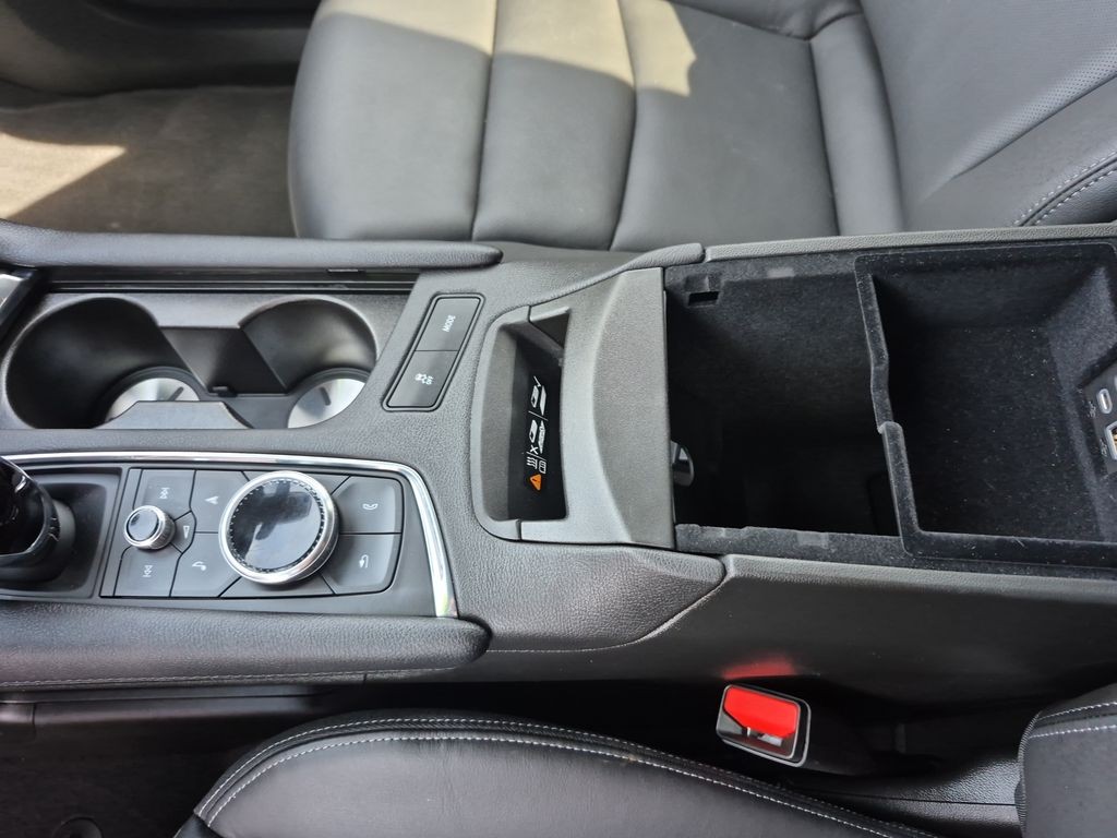 Cadillac XT6 Vehicle Full-screen Gallery Image 24