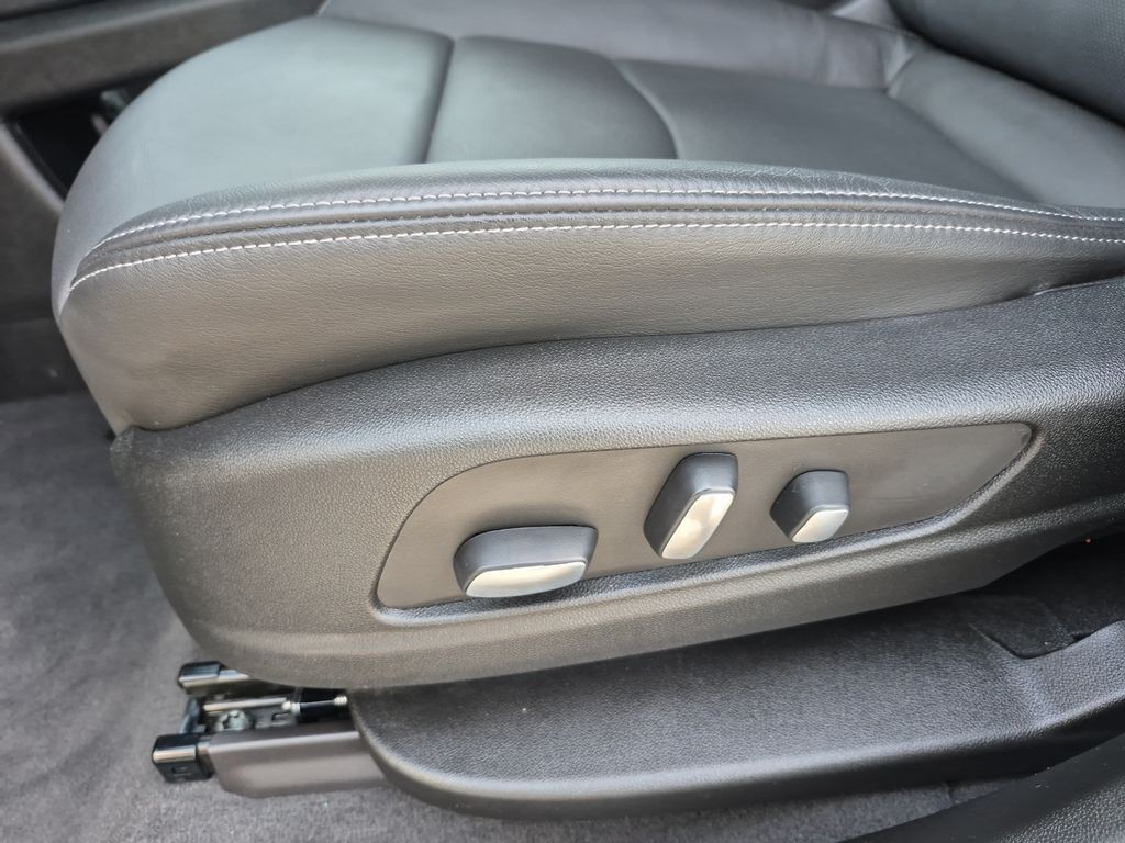 Cadillac XT6 Vehicle Full-screen Gallery Image 25