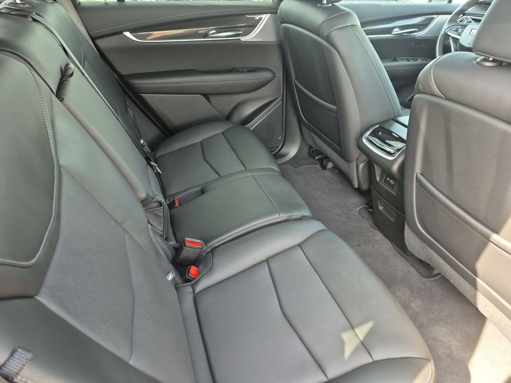 Cadillac XT6 Vehicle Full-screen Gallery Image 28