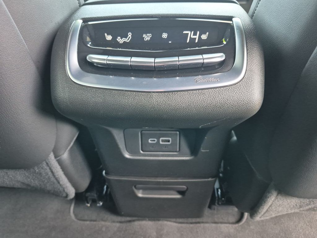 Cadillac XT6 Vehicle Full-screen Gallery Image 30