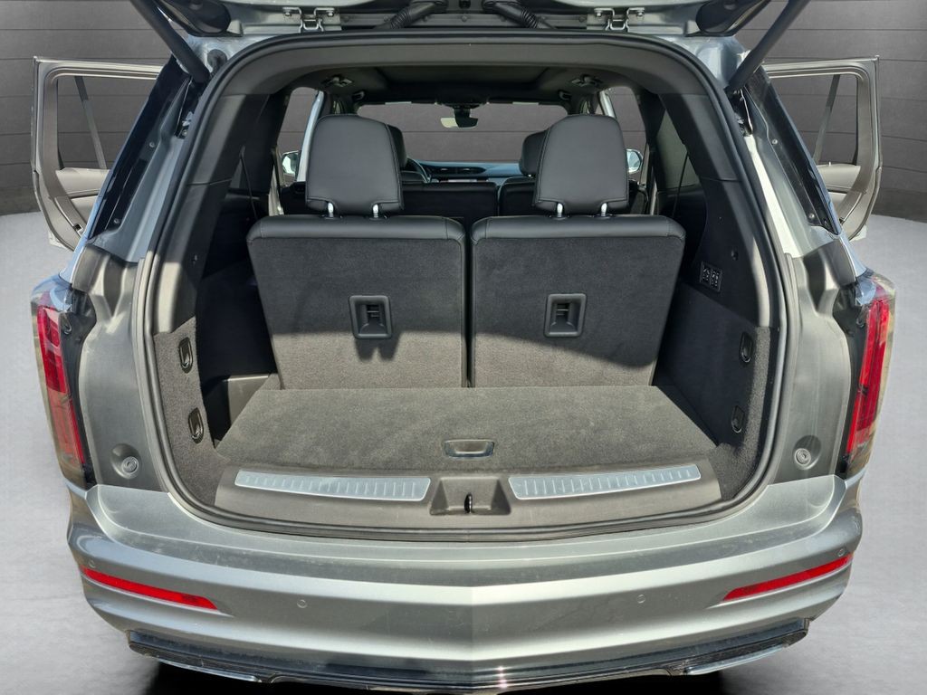 Cadillac XT6 Vehicle Full-screen Gallery Image 32