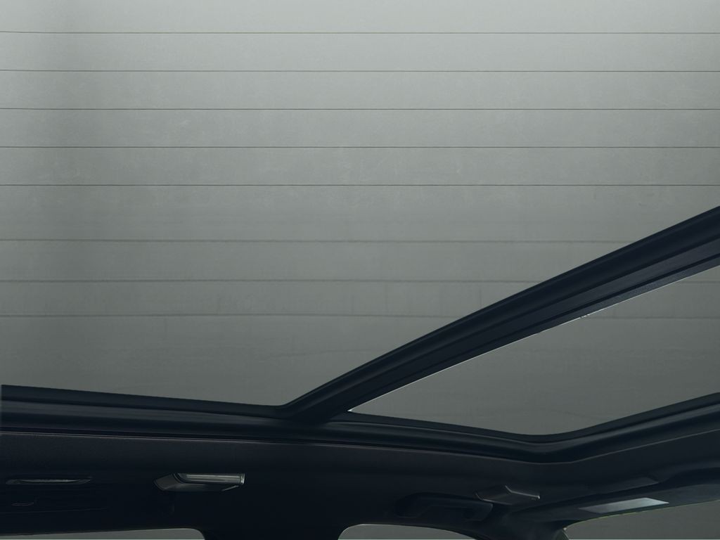 Cadillac Escalade Vehicle Full-screen Gallery Image 17